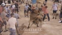 Alcohol y niños en los toros embolados de Godelleta (Valencia)