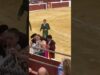 EL ACTIVISTA PETER JANSSEN ES GOLPEADO POR TOREROS EN UNA PLAZA DE TOROS